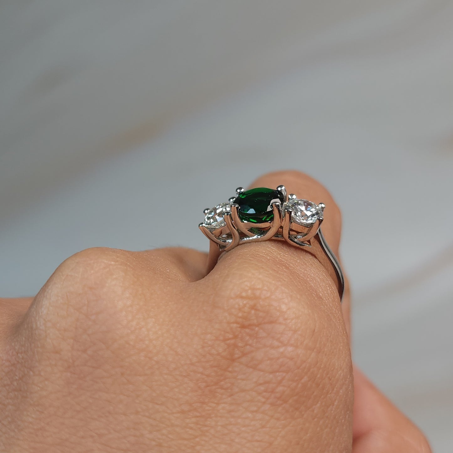 Simulated Emerald & 1Ct Lab Grown Diamond Round ring .925 Sterling Silver