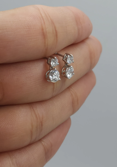 14Kt Gold 0.95 Ct Two Lab Grown Diamonds Earrings