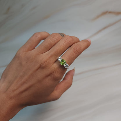 Simulated Peridot & 1Ct Lab Grown Diamond Round ring .925 Sterling Silver
