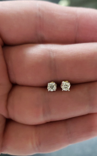 14Kt Gold 0.20 Ct Lab Grown Diamond Earrings