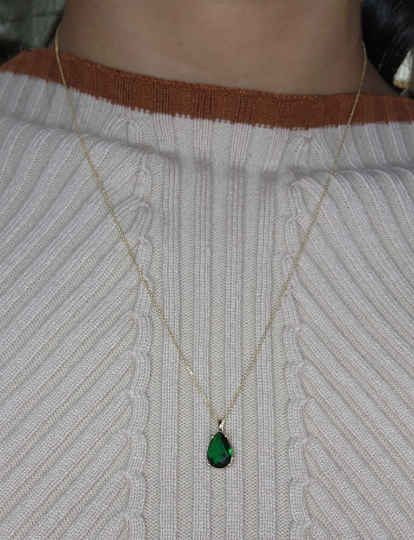 14Kt Gold Emerald Teardrop Pendant Necklace