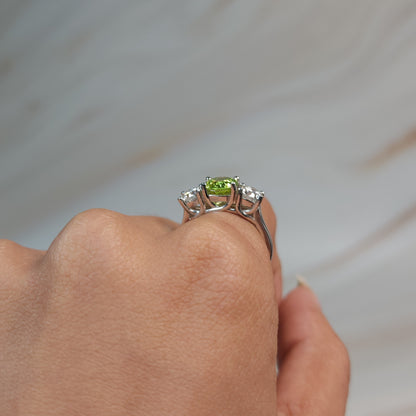 Simulated Peridot & 1Ct Lab Grown Diamond Round ring .925 Sterling Silver