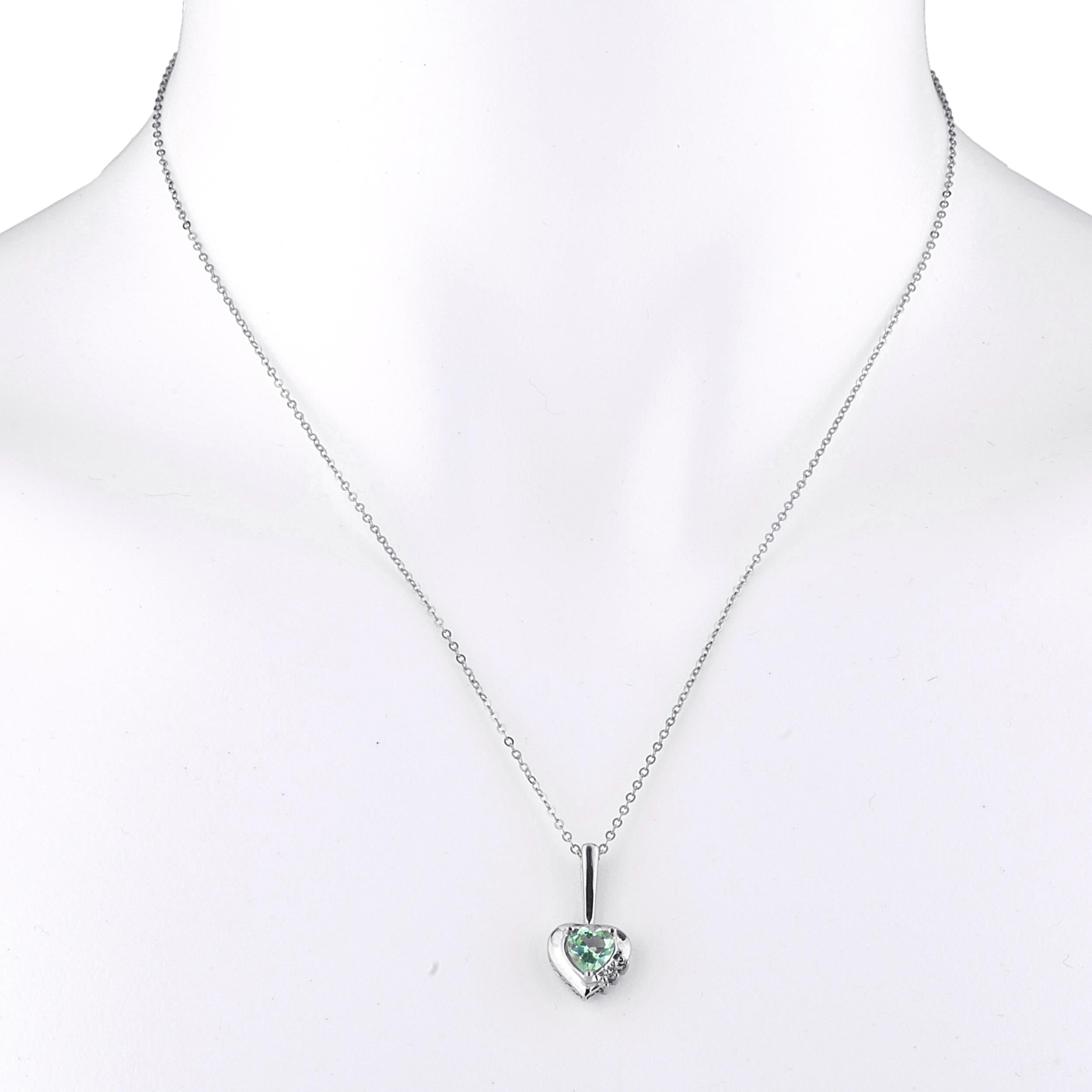 14Kt Gold Green Sapphire & Diamond Heart Design Pendant Necklace
