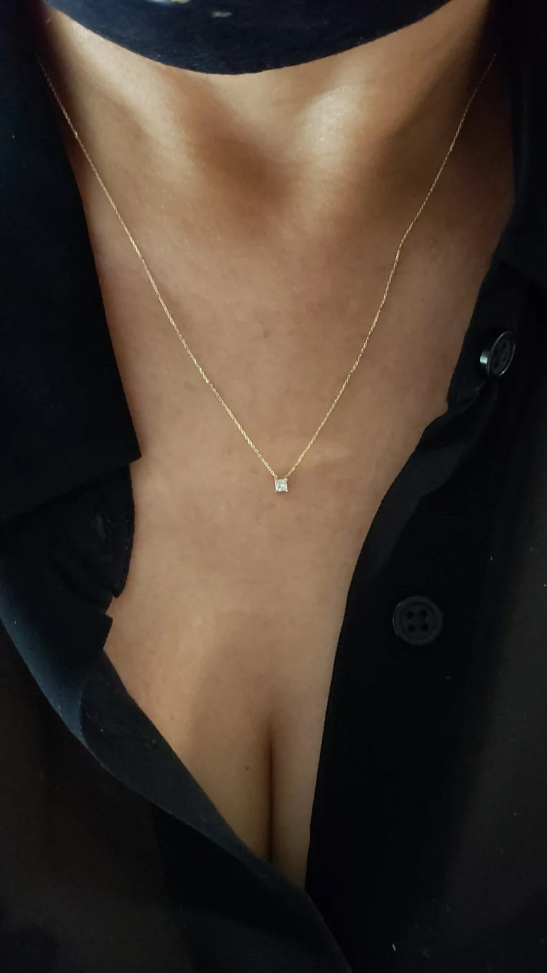 14Kt Gold 0.10 Ct Diamond Princess Cut Necklace Pendant