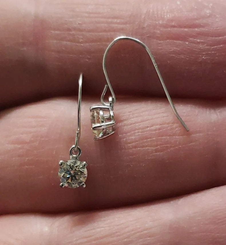 14Kt Gold 0.80 Ct Diamond Dangle Earrings