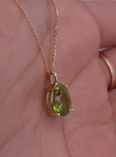 14Kt Gold Peridot Teardrop Pendant Necklace