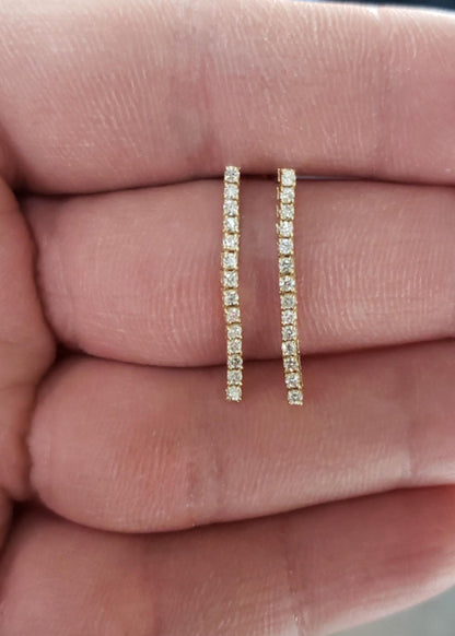 14Kt Gold 0.40 Ct Diamond 1 Inch Long Earrings