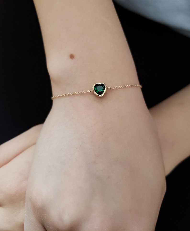 14Kt Gold Emerald Heart Bezel Bracelet