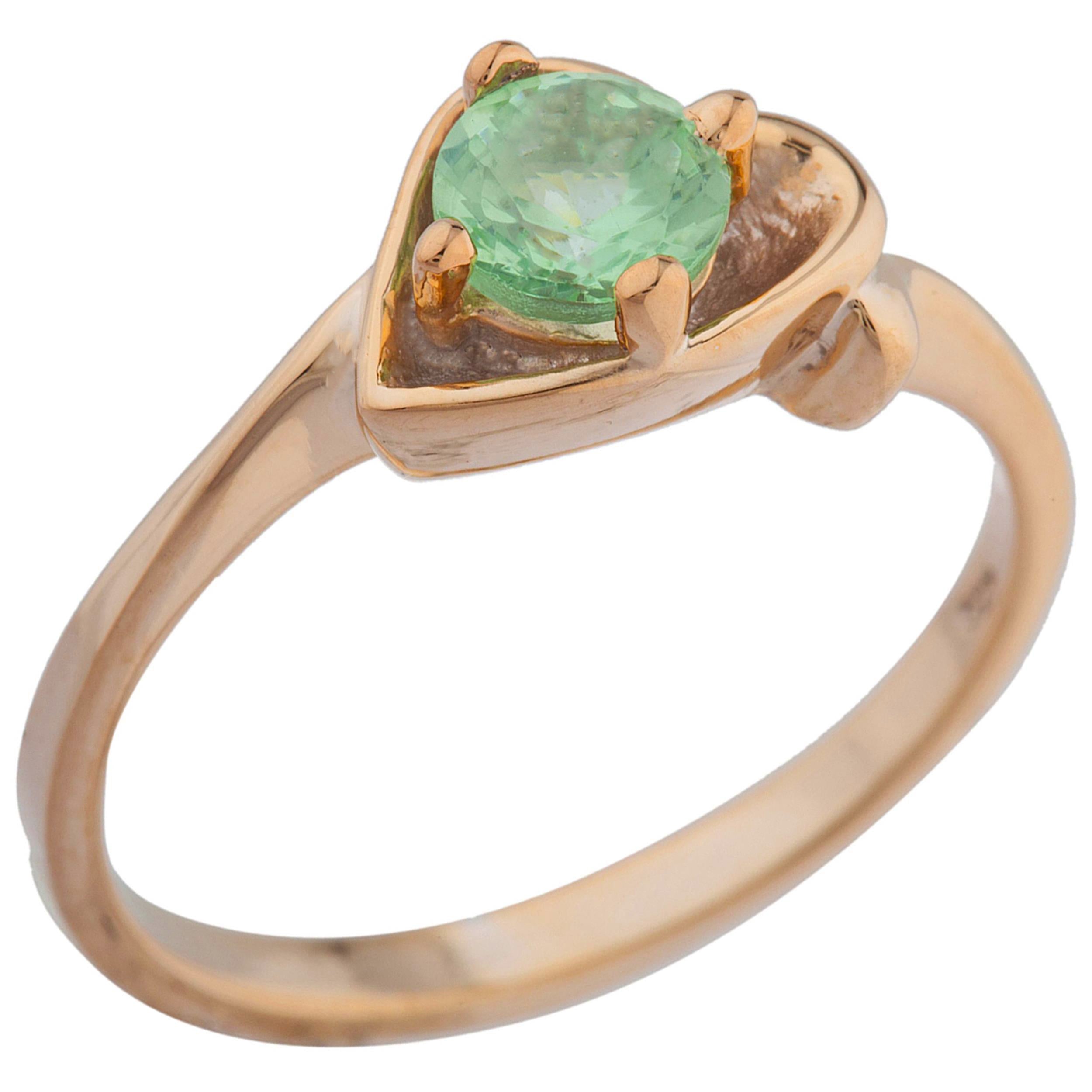 14Kt Gold Green Sapphire Round Heart Ring