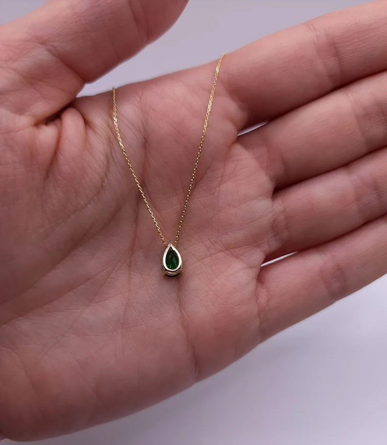 14Kt Gold Emerald Teardrop Necklace Pendant – elizabethjewelrycompany