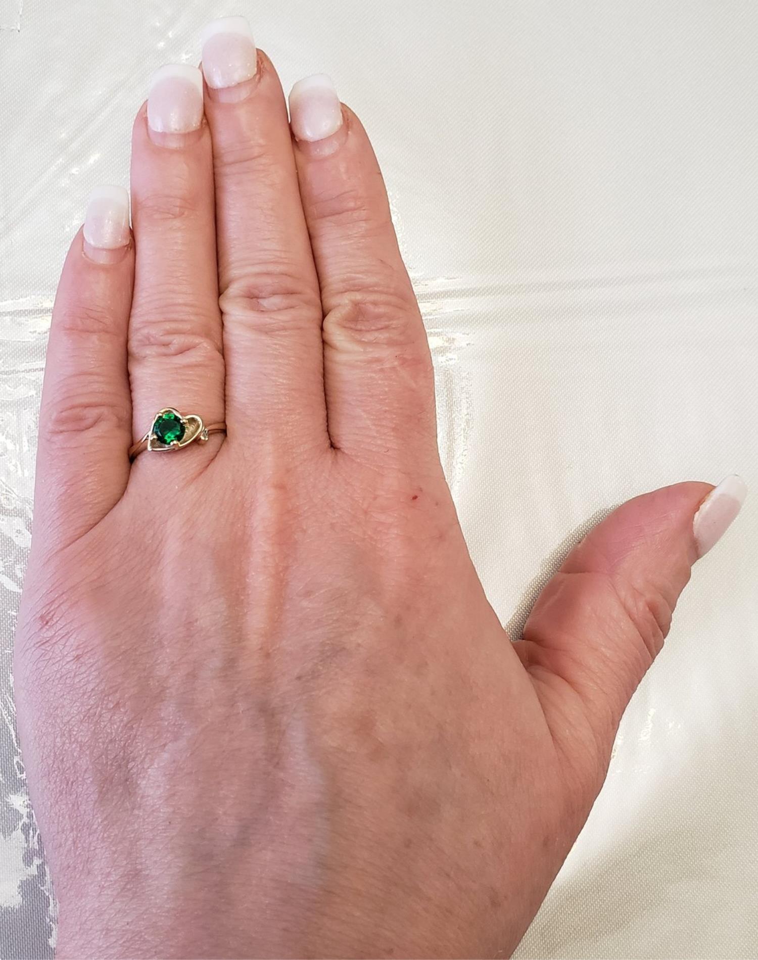 14Kt Gold Emerald Round Heart Ring