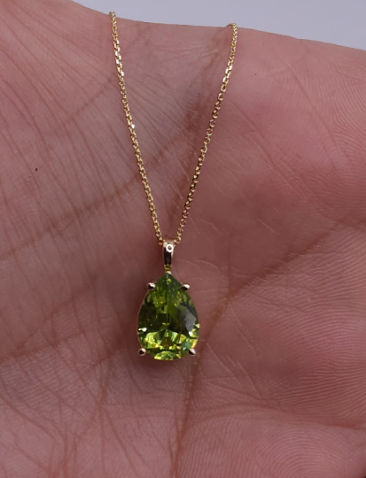 14Kt Gold Peridot Teardrop Pendant Necklace