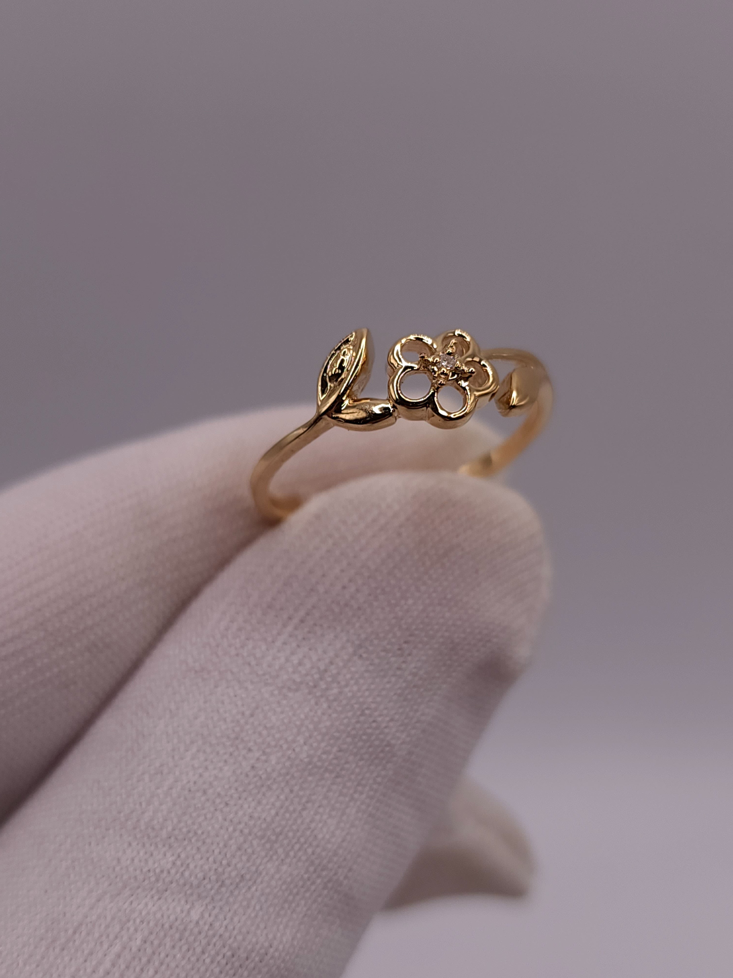 14Kt Gold Genuine Natural Diamond Flower Design Ring