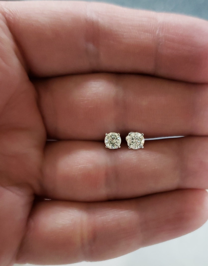 14Kt Gold 0.90 Ct Lab Created Diamond Stud Earrings