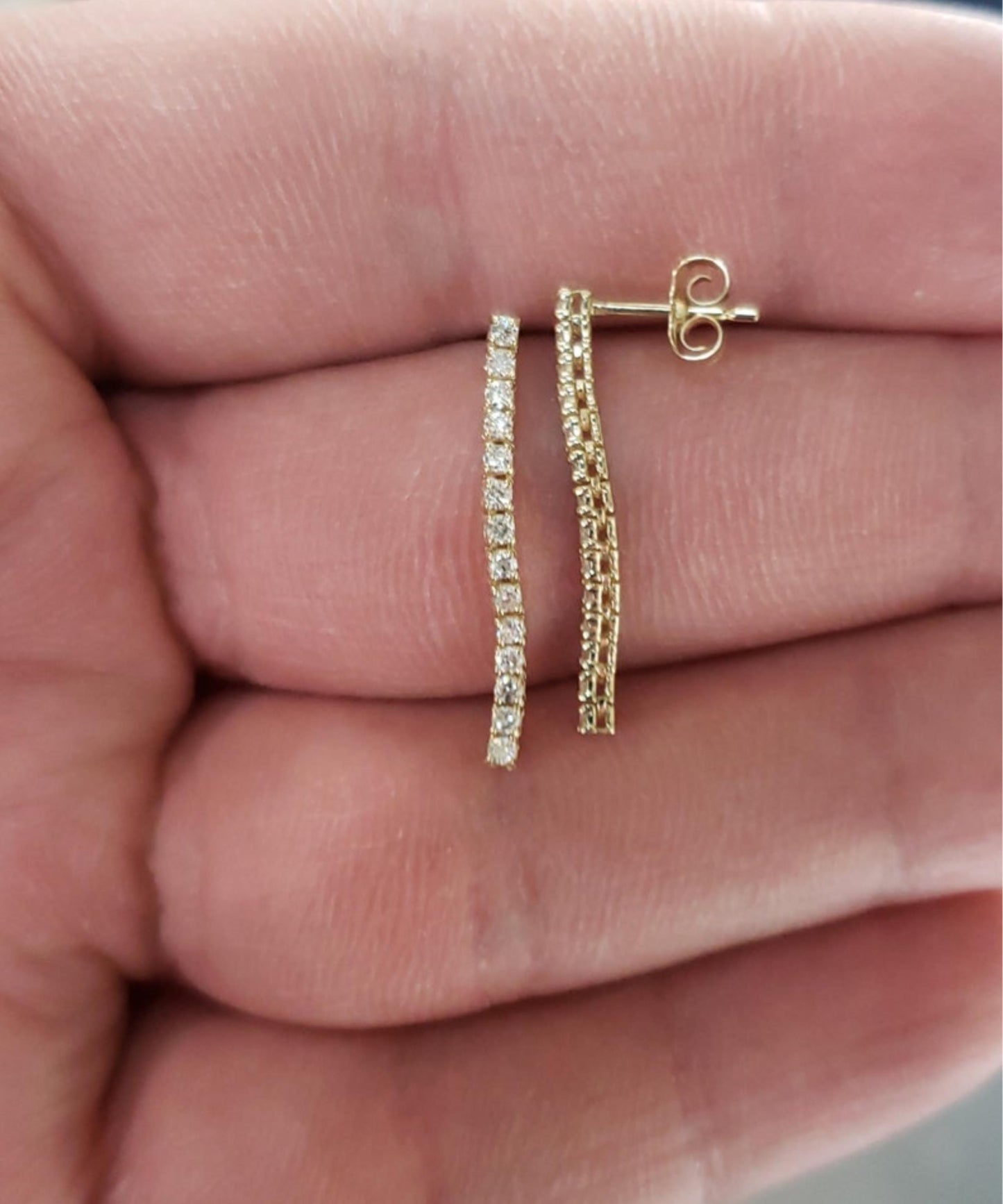 14Kt Gold 0.40 Ct Diamond 1 Inch Long Earrings