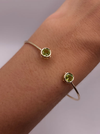 14Kt Gold Peridot Round Bezel Bangle Bracelet