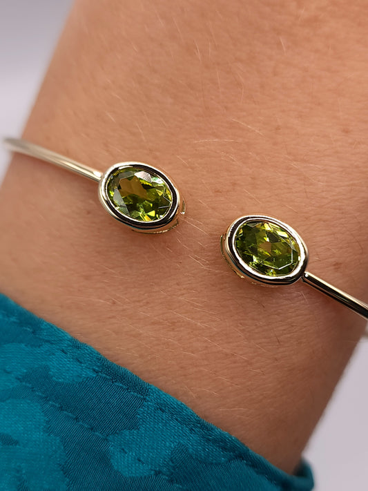 14Kt Gold Peridot Oval Bezel Bangle Bracelet