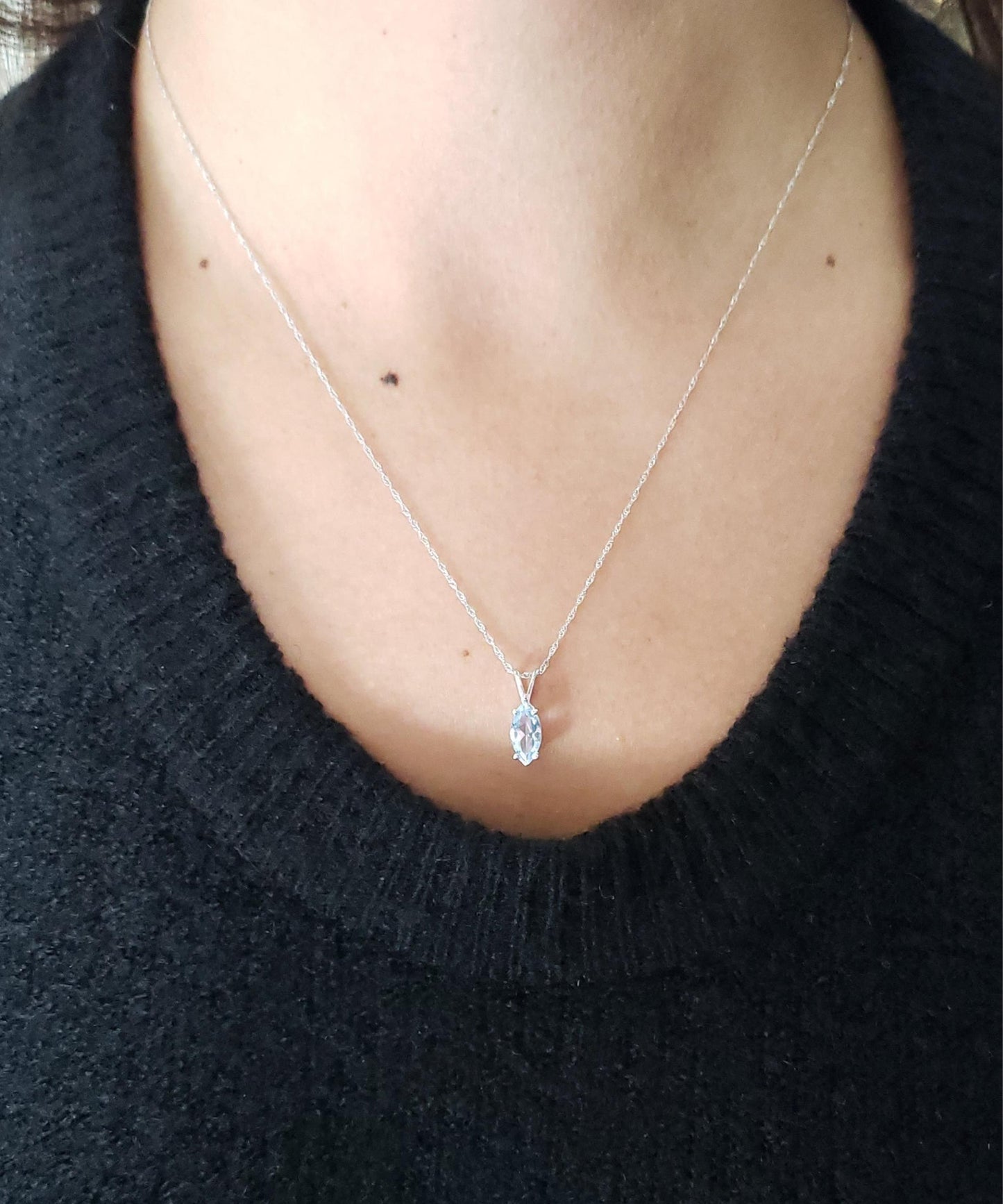 14Kt Gold Aquamarine Marquise Pendant Necklace