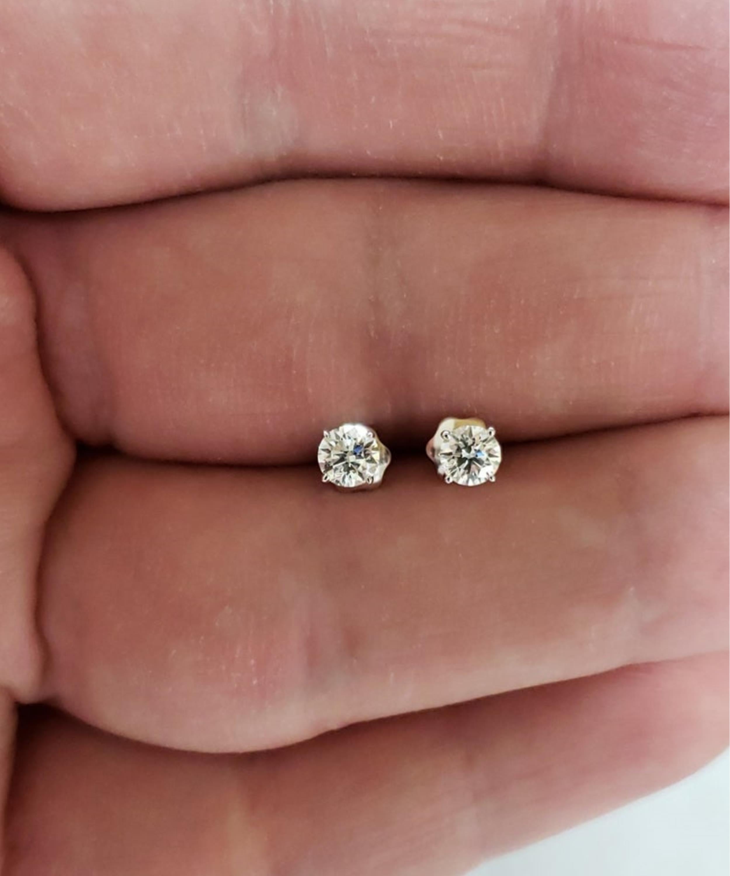 14Kt Gold VS2 0.50 Ct Genuine Natural Diamond Round Stud Earrings