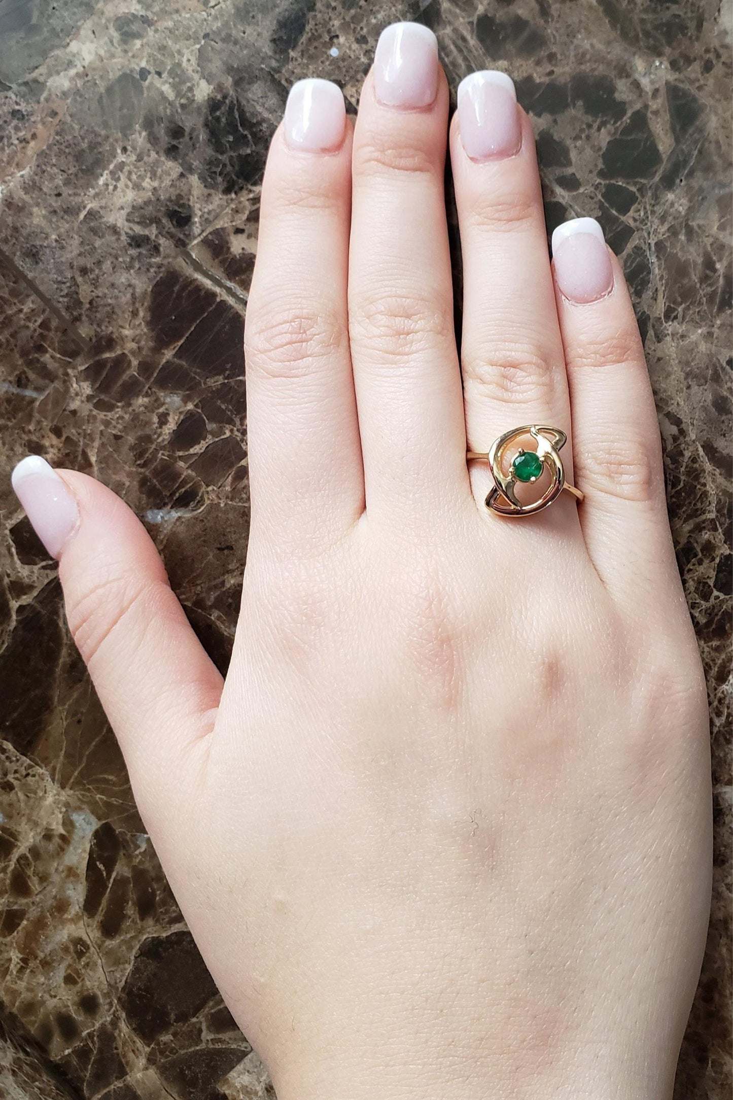 14Kt Gold Emerald Infinity Design Ring