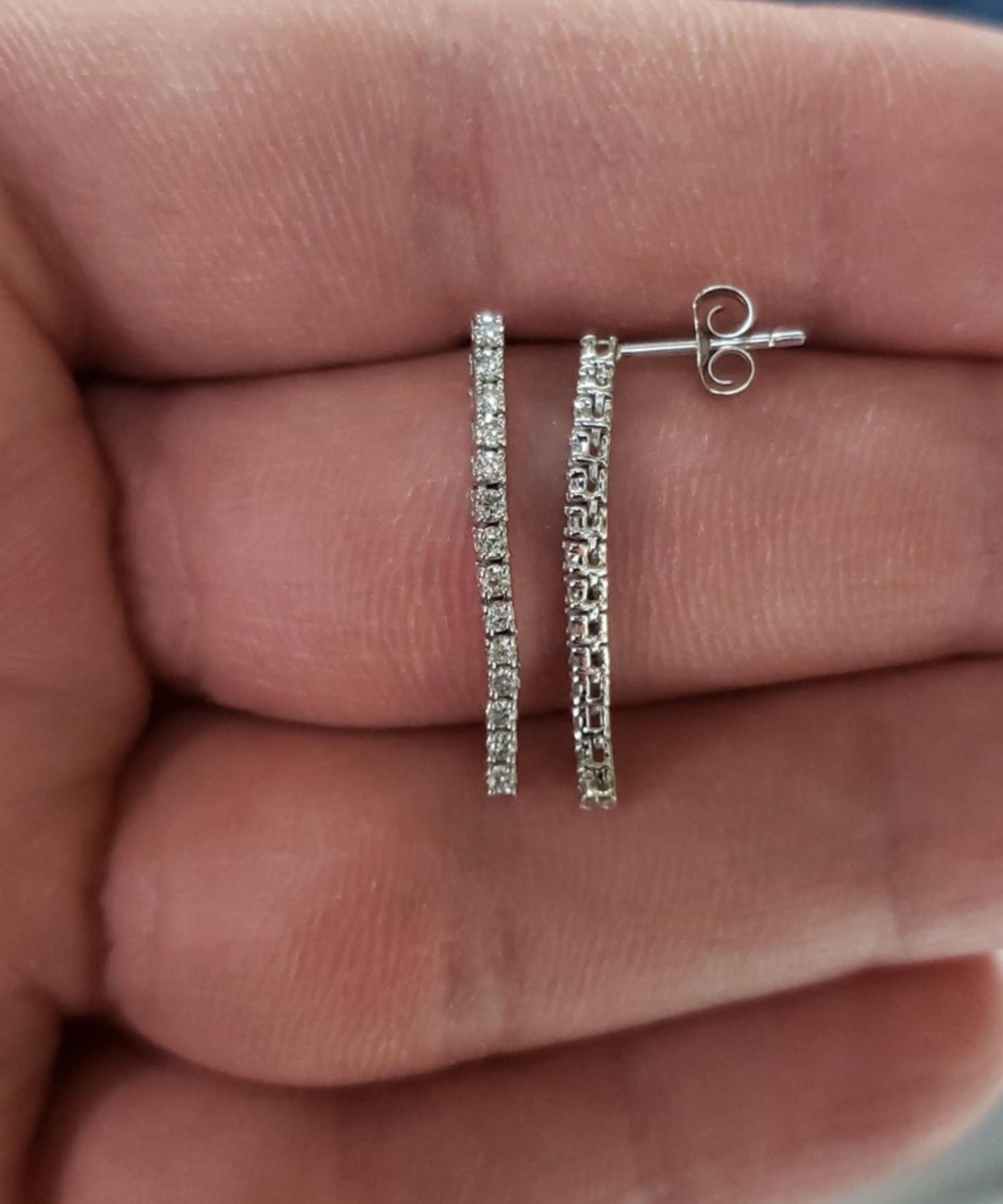 14Kt Gold 0.40 Ct Diamond 1 Inch Long Earrings