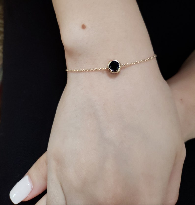 14Kt Gold Onyx Round Bezel Bracelet