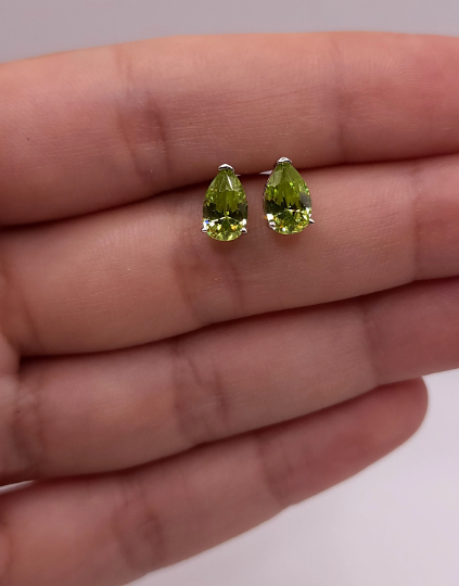 14Kt Gold Peridot Teardrop Stud Earrings