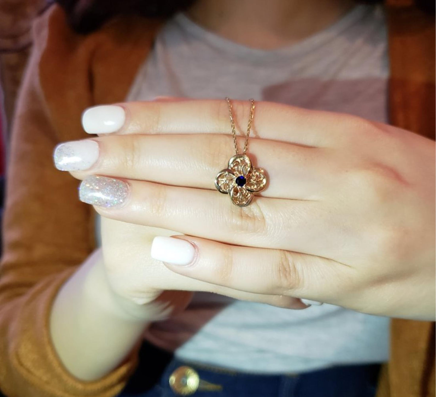 14Kt Gold Blue Sapphire Clover Design Pendant Necklace