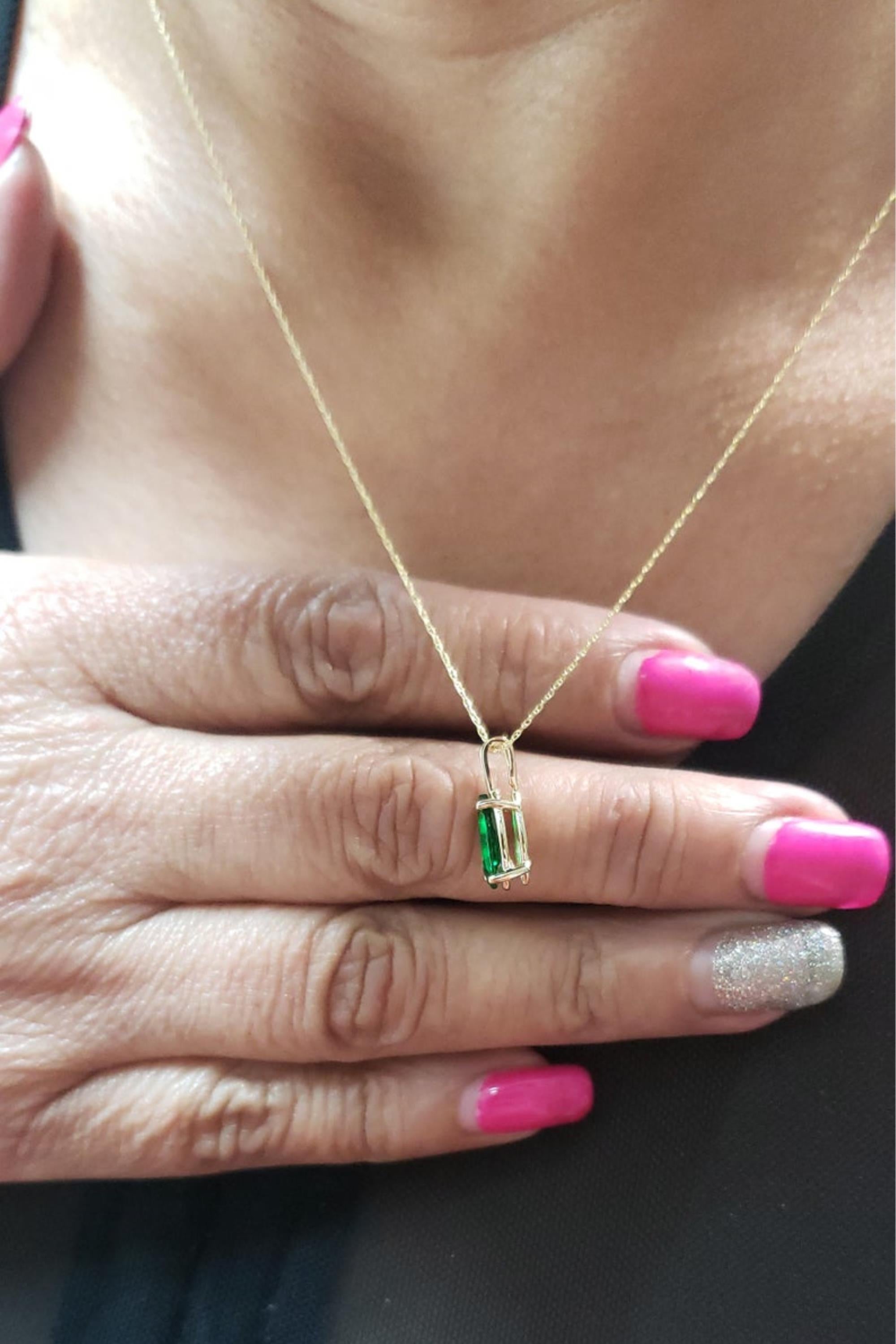 14Kt Gold Emerald Marquise Pendant Necklace