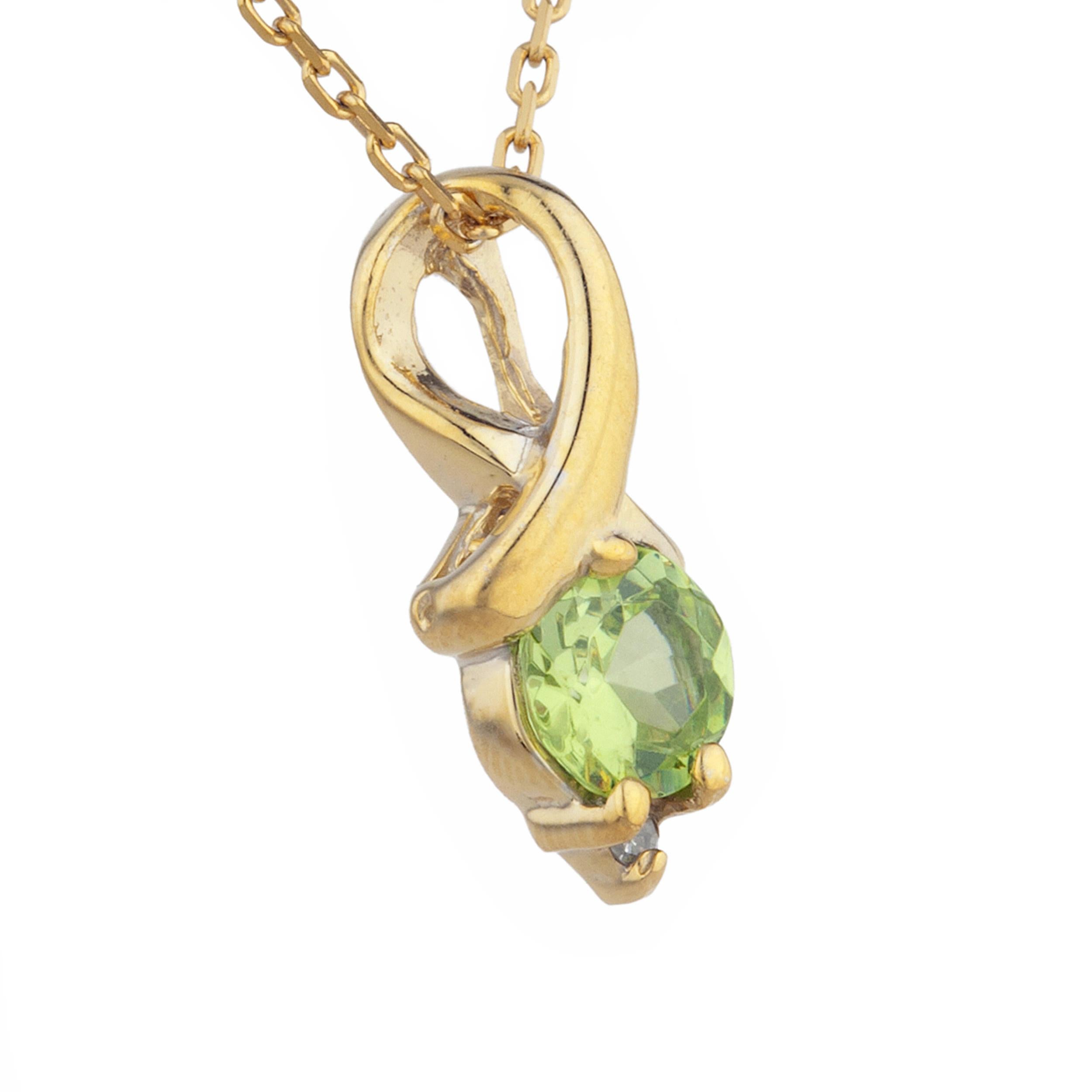 14Kt Gold Peridot & Diamond Round Design Pendant Necklace
