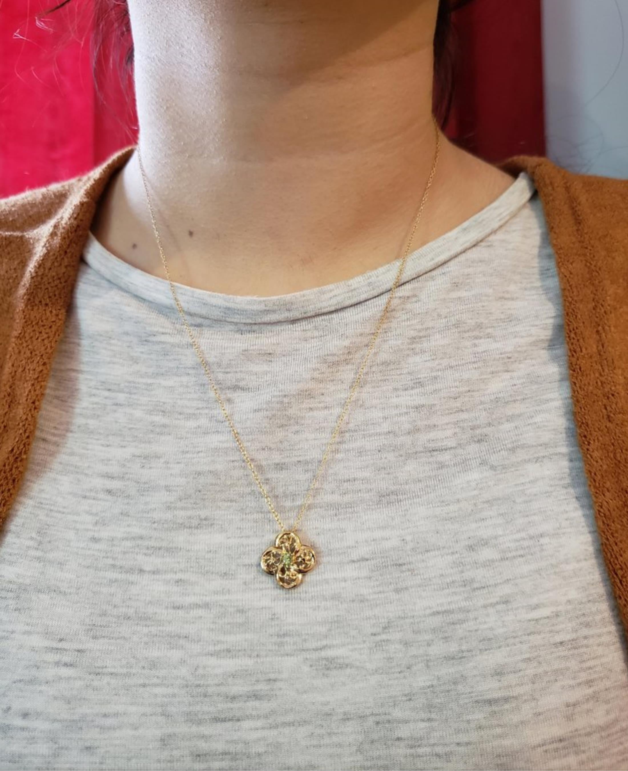 14Kt Gold Peridot Clover Design Pendant Necklace