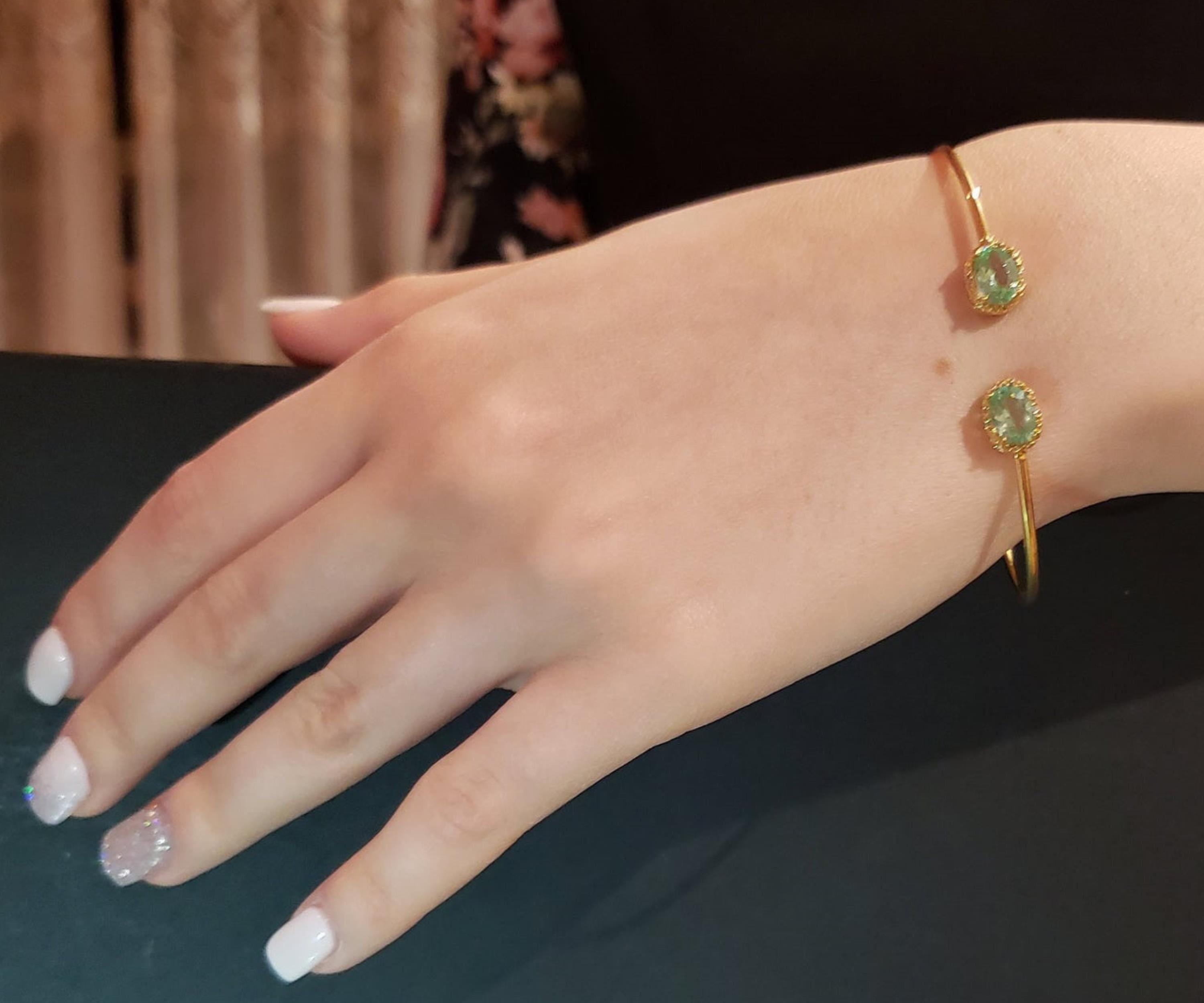 14Kt Gold Green Sapphire & Diamond Oval Bangle Bracelet
