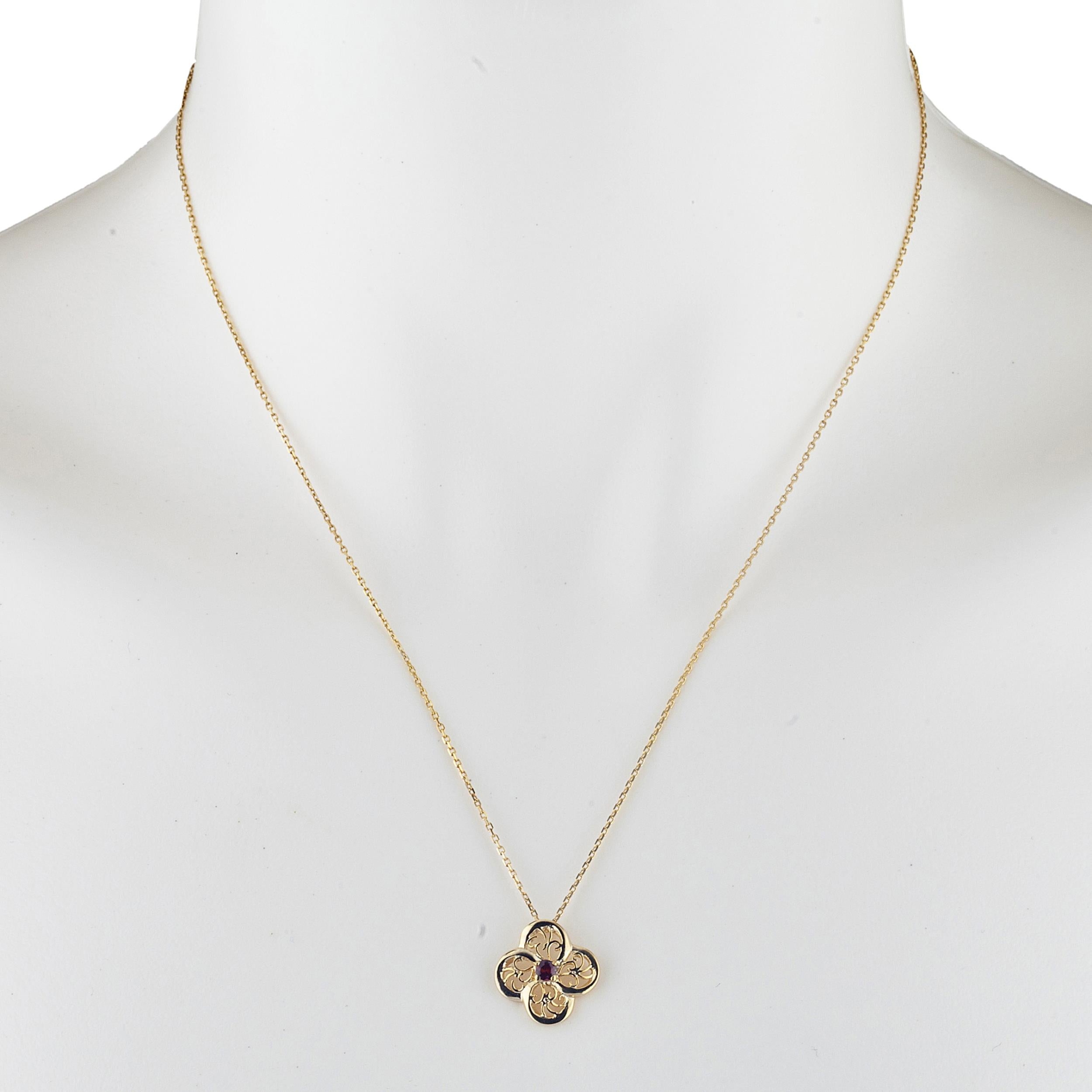14Kt Gold Garnet Clover Design Pendant Necklace