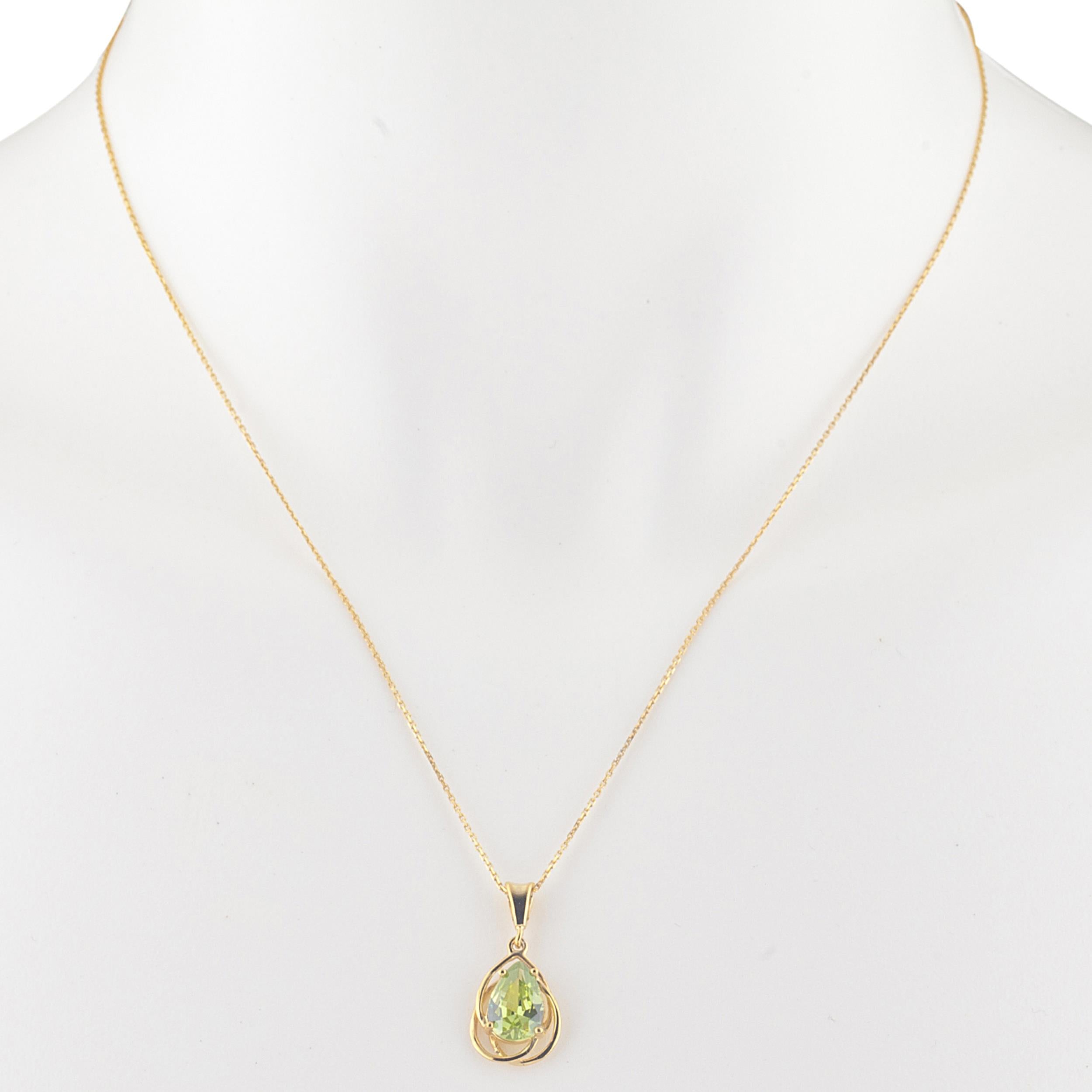14Kt Gold 2 Ct Peridot Pear Teardrop Design Pendant Necklace