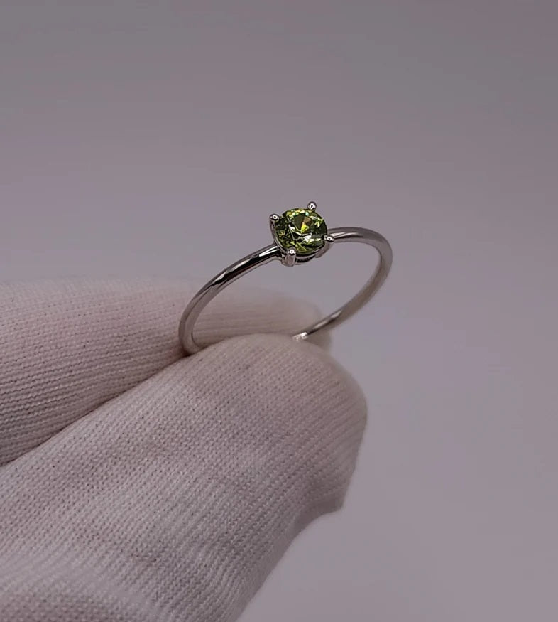 14Kt Gold Peridot Round Ring