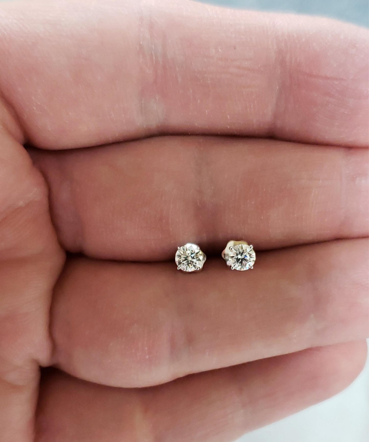 14Kt Gold VS2 0.50 Ct Genuine Natural Diamond Round Stud Earrings