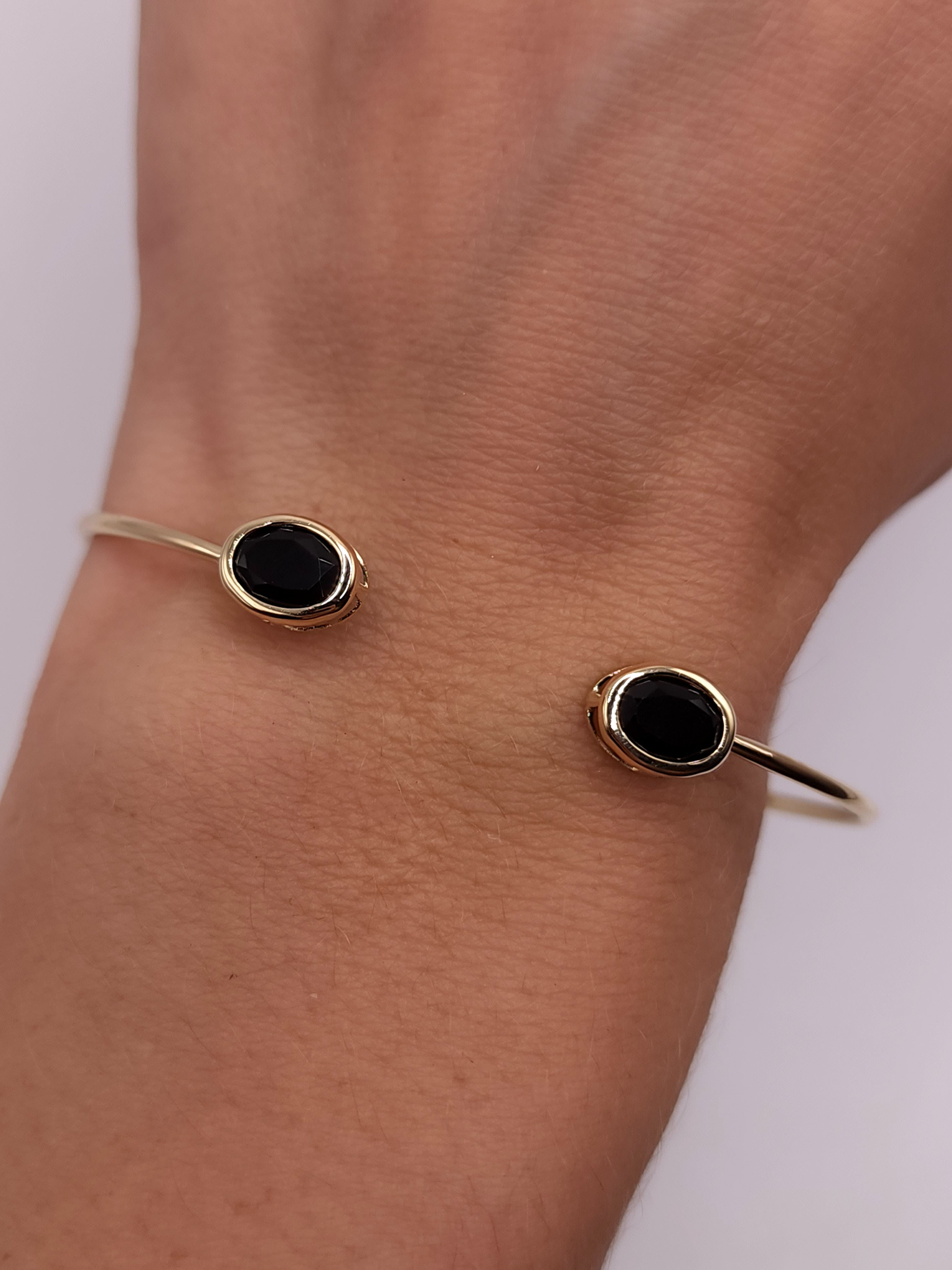 14Kt Gold Genuine Black Onyx Oval Bezel Bangle Bracelet