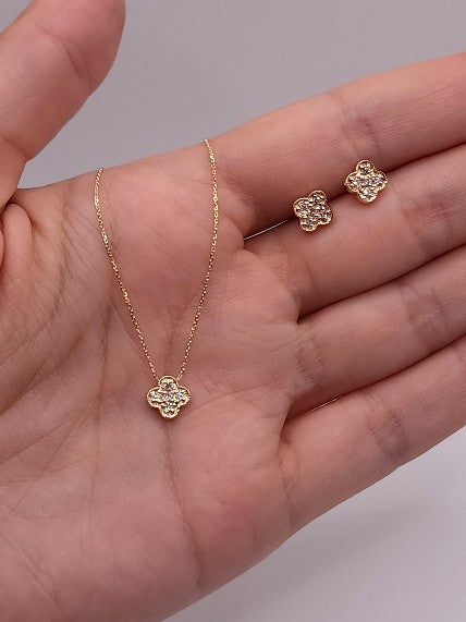 14Kt Gold Genuine Natural Diamond Clover Pendant Necklace