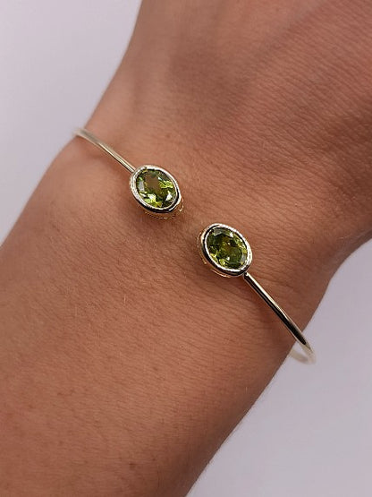 14Kt Gold Peridot Oval Bezel Bangle Bracelet