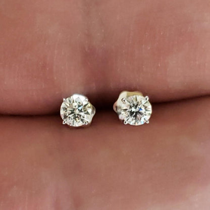 14Kt Gold VS2 0.50 Ct Genuine Natural Diamond Round Stud Earrings