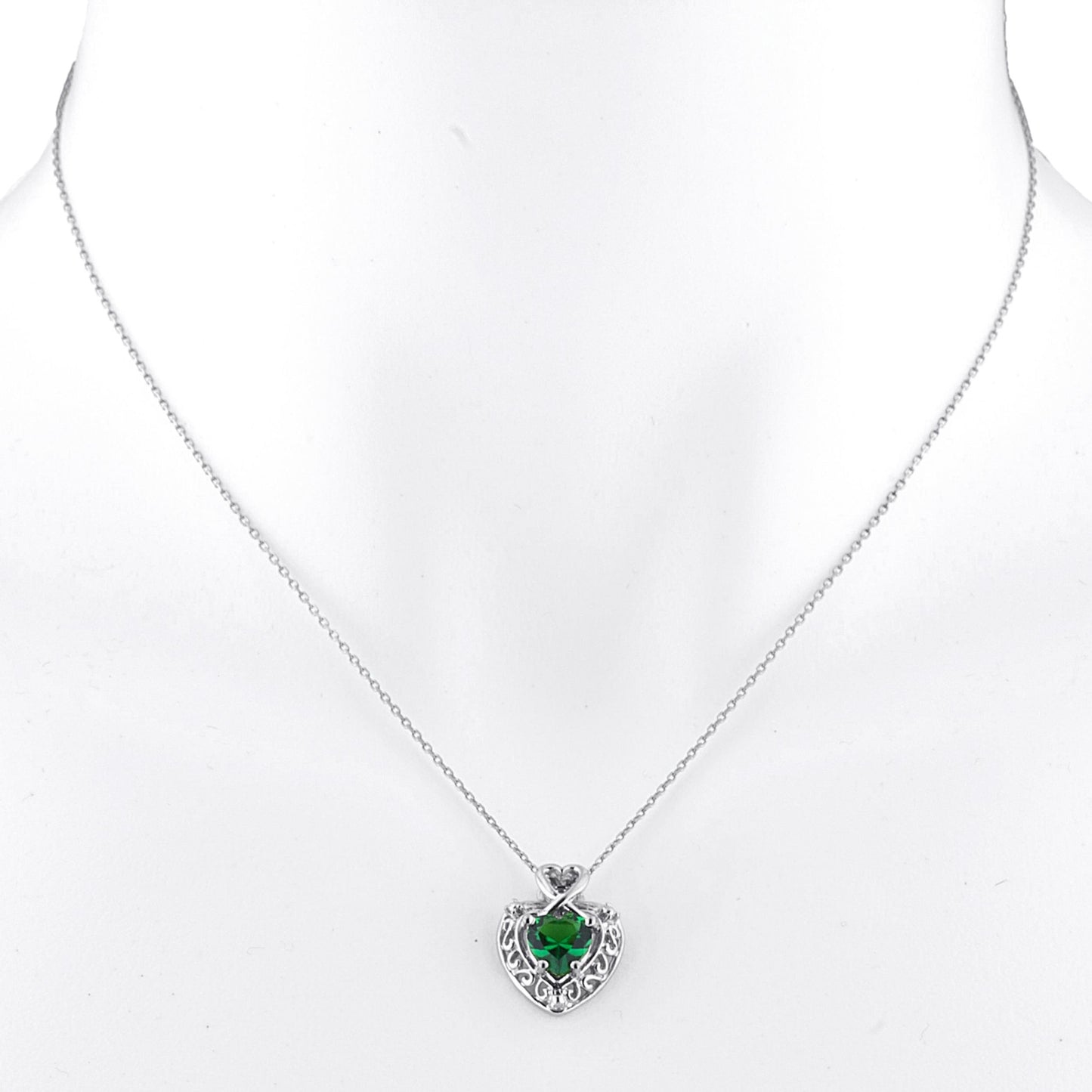 14Kt Gold Emerald Heart Design Pendant Necklace