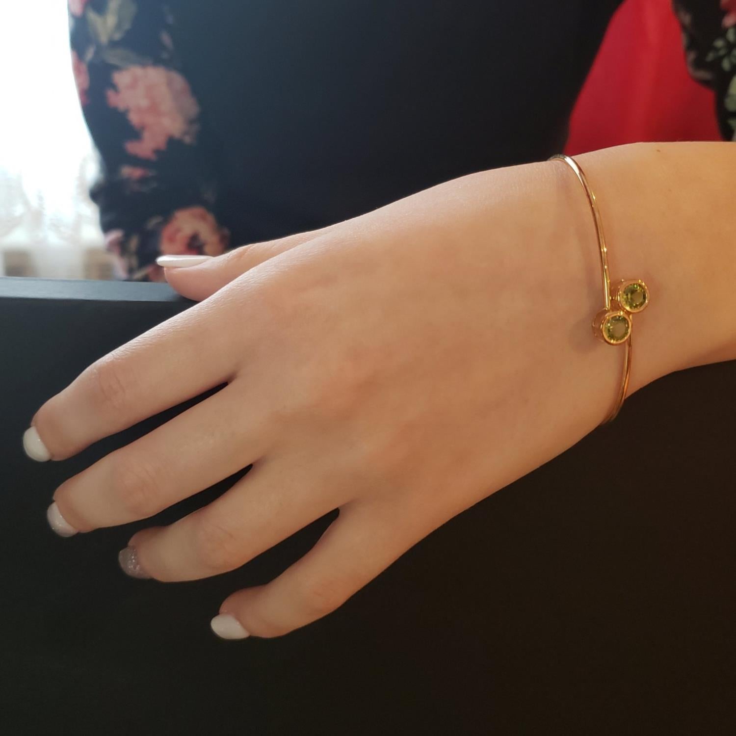 14Kt Gold Peridot Round Bezel Bangle Bracelet
