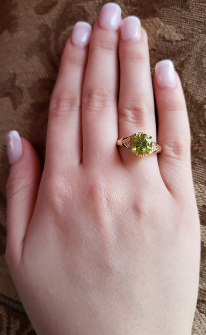 14Kt Gold 2 Ct Peridot & Diamond Halo Design Round Ring